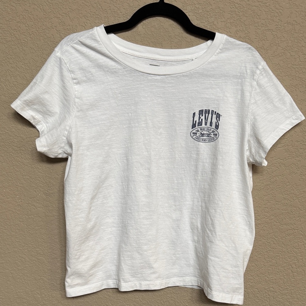 Levi’s Graphic Tee - New Without Tags - Large